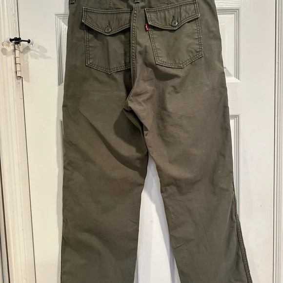 Women’s Levi’s rib cage, straight, utility pants. - Picture 5 of 7